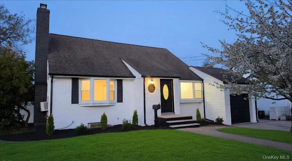 Photo of 1515 Paul Street, Baldwin, NY 11510 (MLS # 975102)