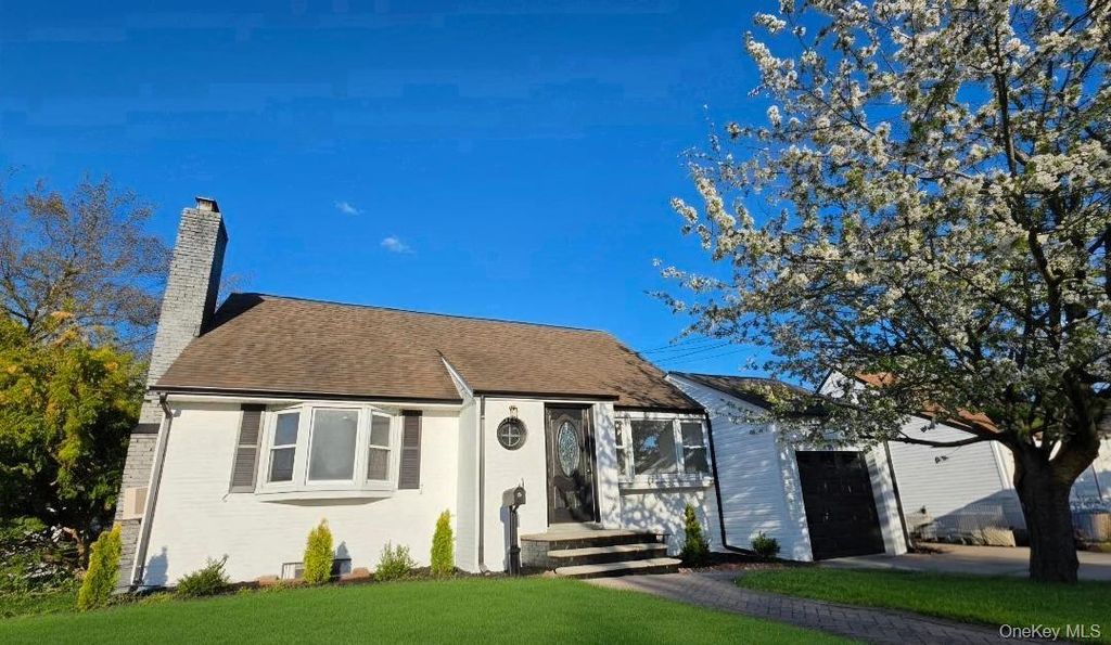 Photo of 1515 Paul Street, Baldwin, NY 11510 (MLS # 975102)