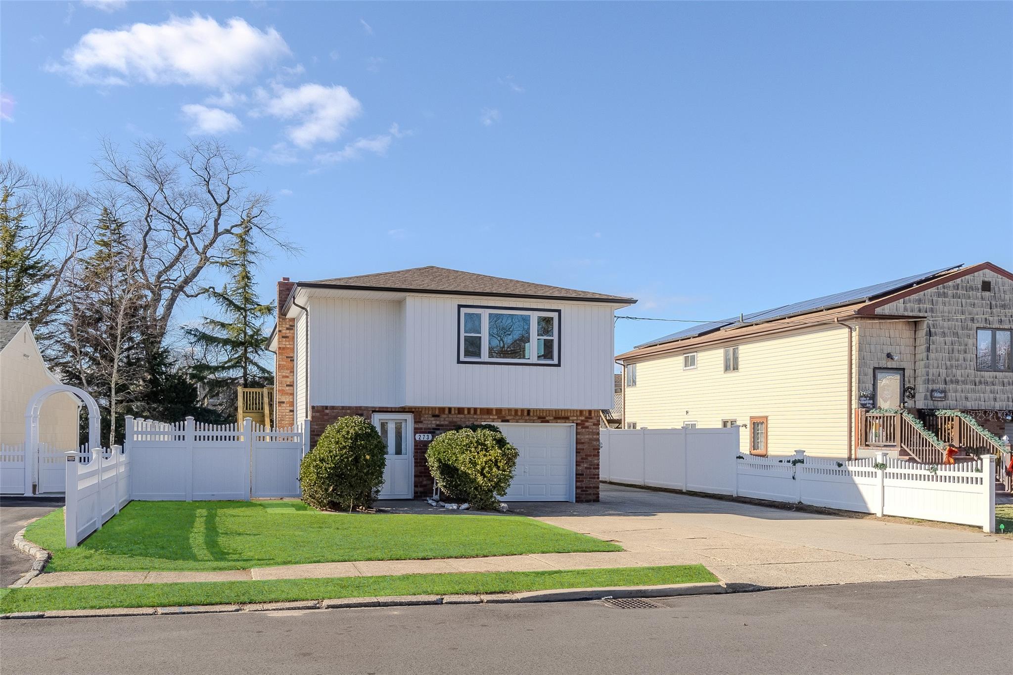 273 N 6th Street, Lindenhurst, New York image 1