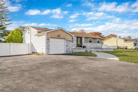 27 Kenwood Drive Bohemia NY 11716