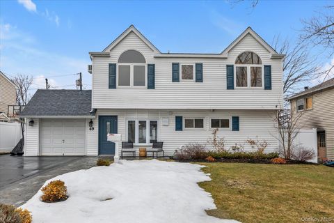 49 Downhill Lane Wantagh NY 11793