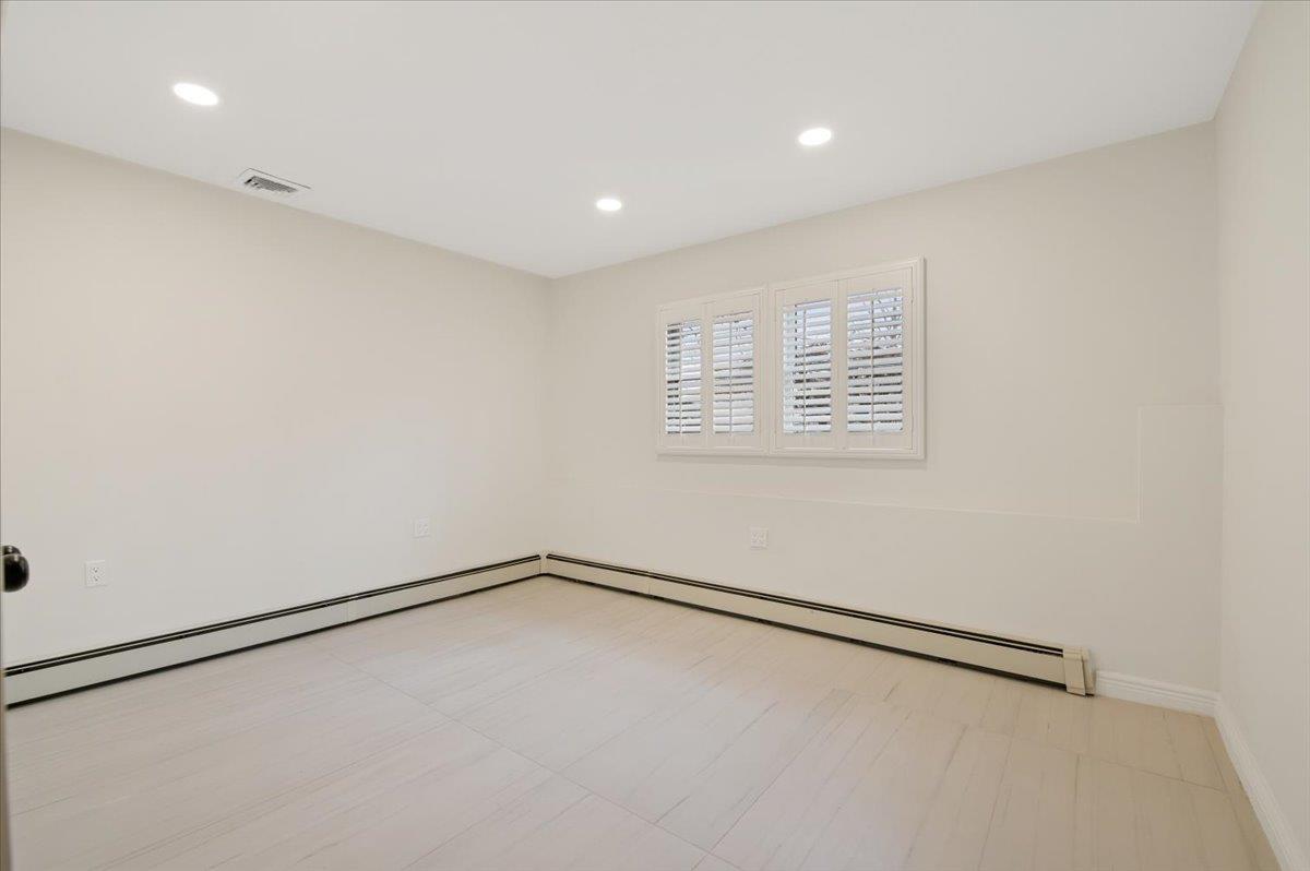 Hempstead, New York 11509, United States, 5 Bedrooms Bedrooms, ,3 BathroomsBathrooms,Residential,Active,2848