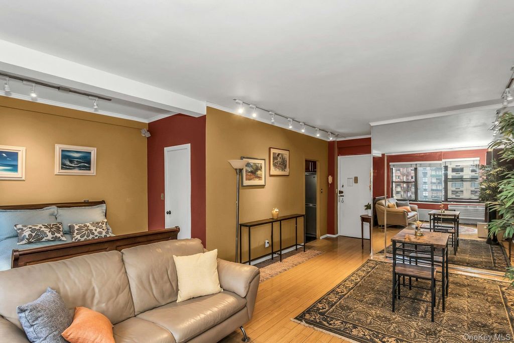 Photo of 2 Tudor City Place #3M-South, New York (Manhattan), NY 10017 (MLS # 993920)
