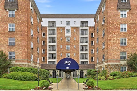 Photo of 910 Stuart Avenue #2EF, Mamaroneck, NY 10543 (MLS # 1039545)
