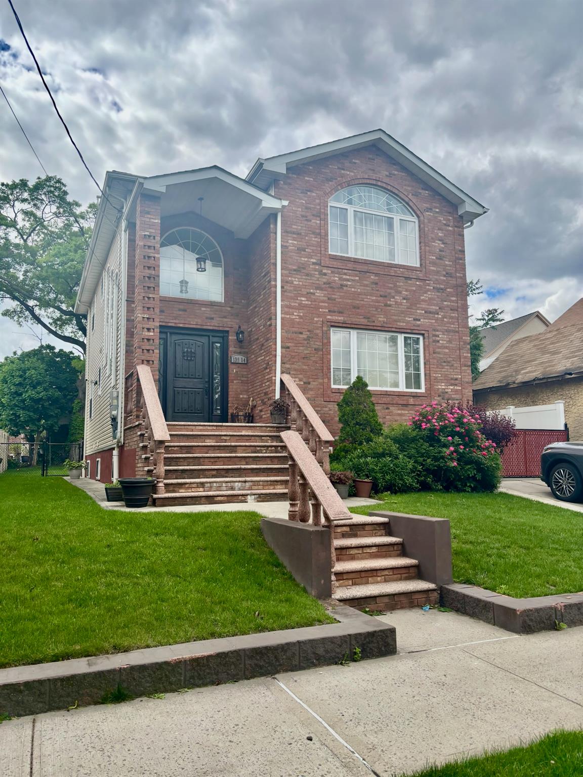 225th Street, Laurelton, Queens, NY - 4 Bedrooms  
4 Bathrooms  
7 Rooms - 