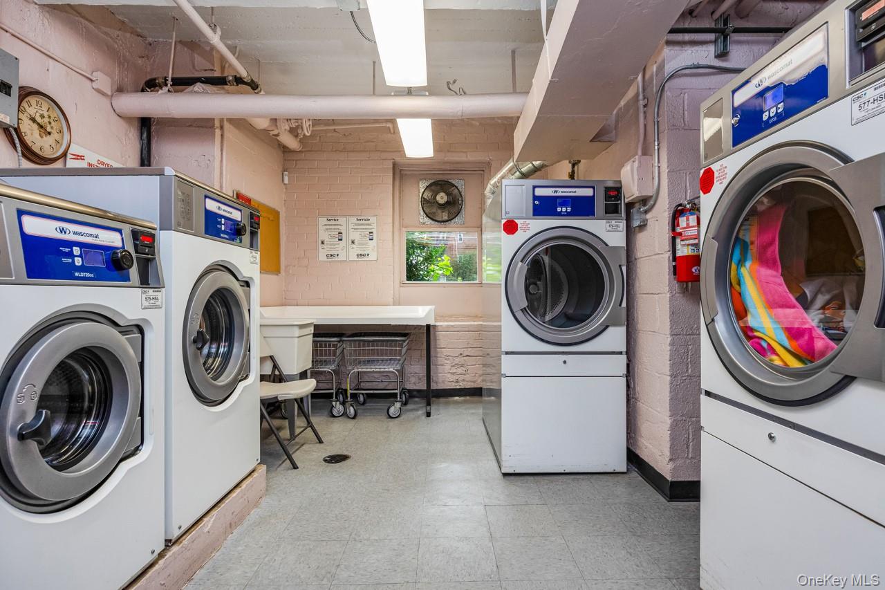 27-10 Parsons Boulevard 1F