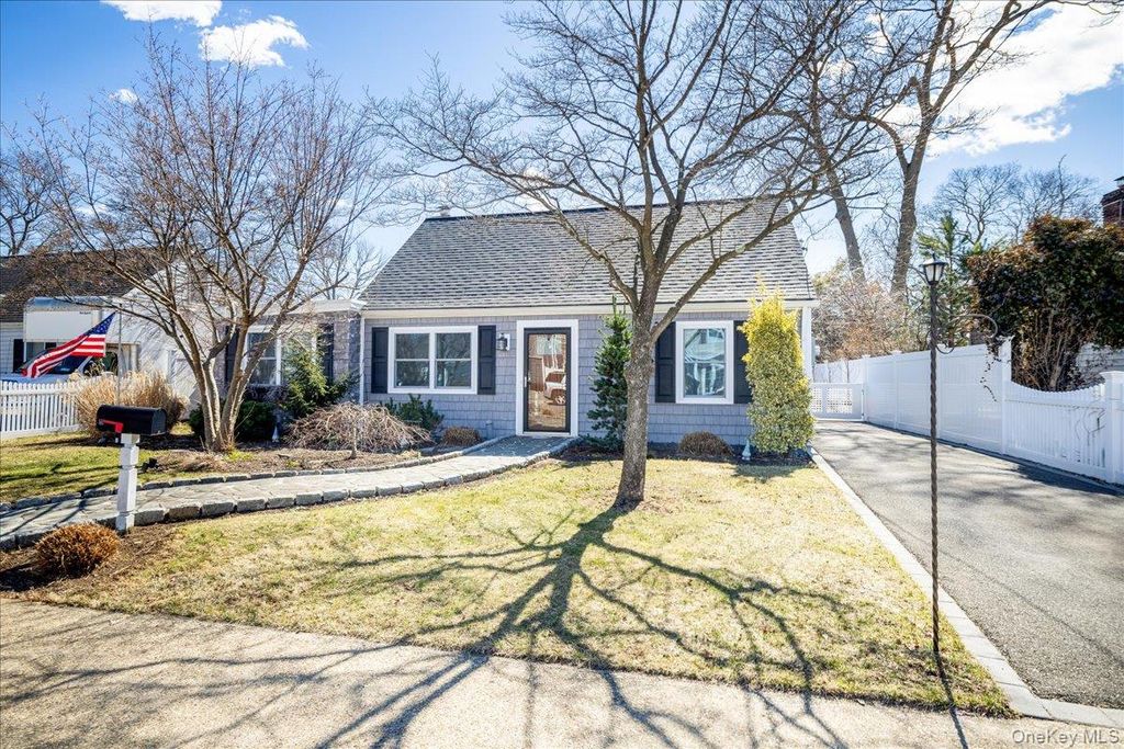 Photo of 72 Cleveland Avenue, Massapequa, NY 11758 (MLS # 971567)