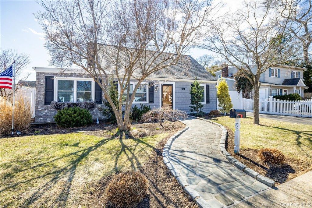 Photo of 72 Cleveland Avenue, Massapequa, NY 11758 (MLS # 971567)