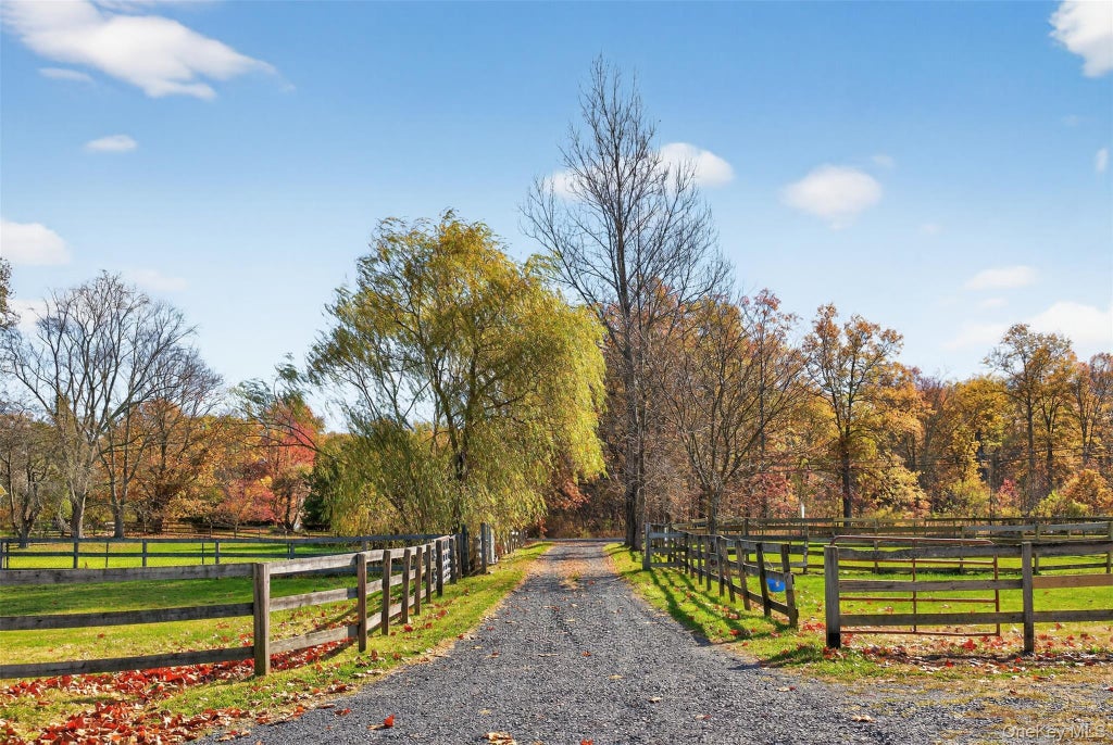 Photo of 99 Dusinberre Road, Gardiner, NY 12525 (MLS # 1040359)
