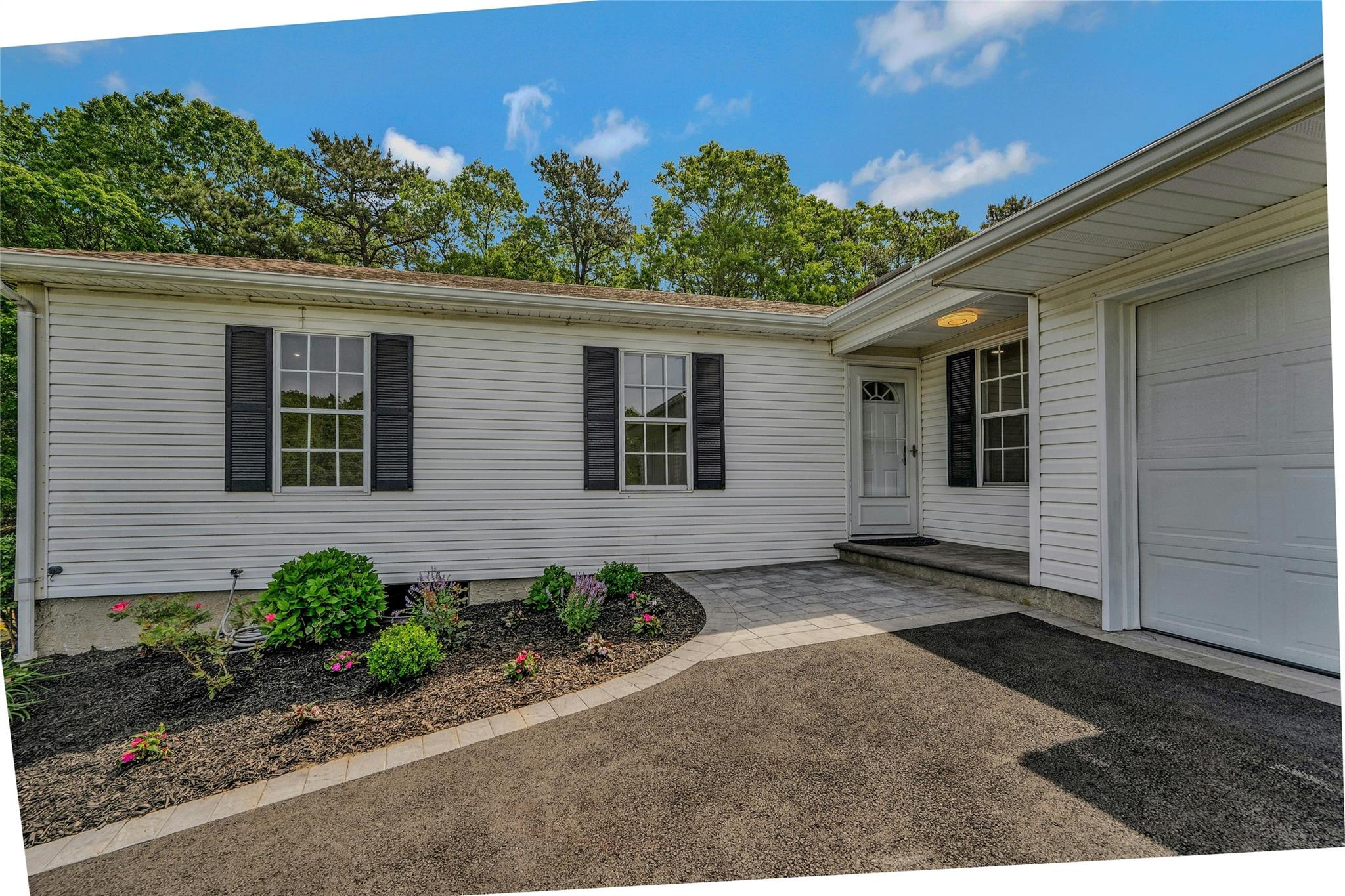 14 Home Drive, Medford, New York image 5