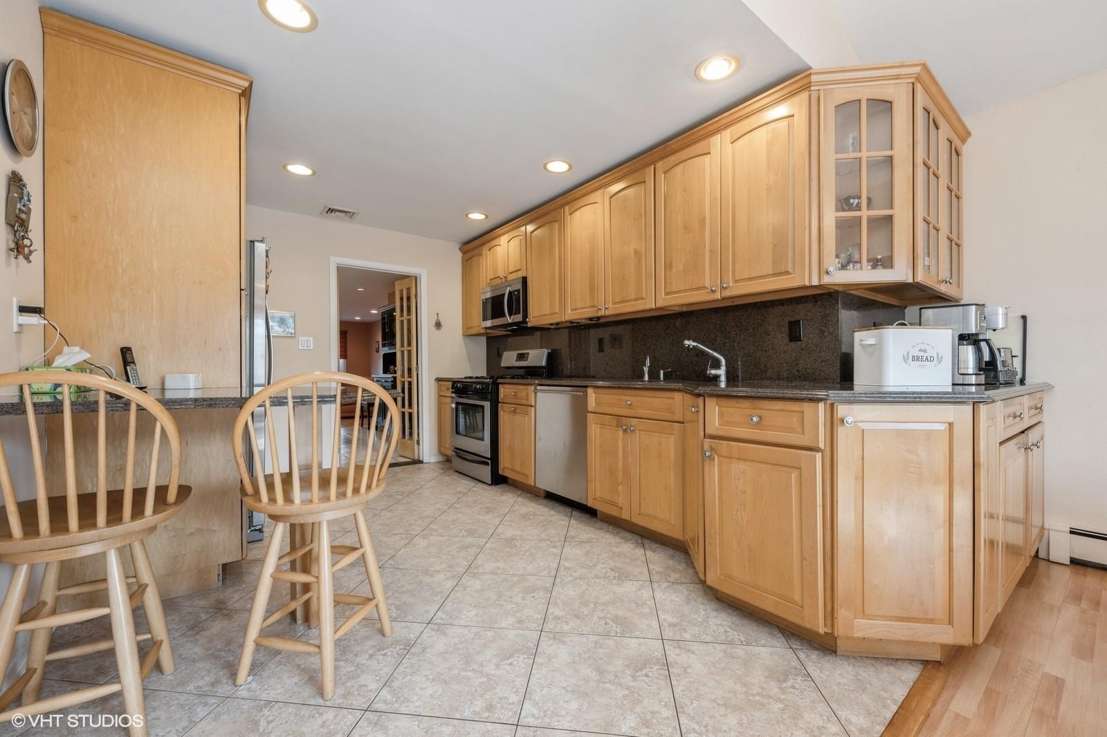 1352 Milanna Lane, Wantagh, New York image 15