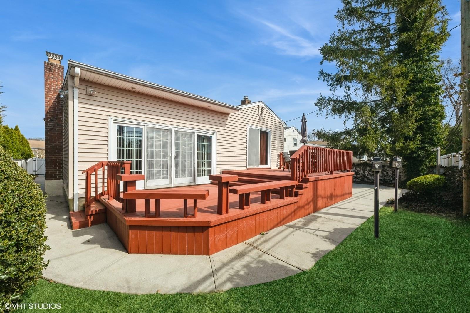 1352 Milanna Lane, Wantagh, New York image 31
