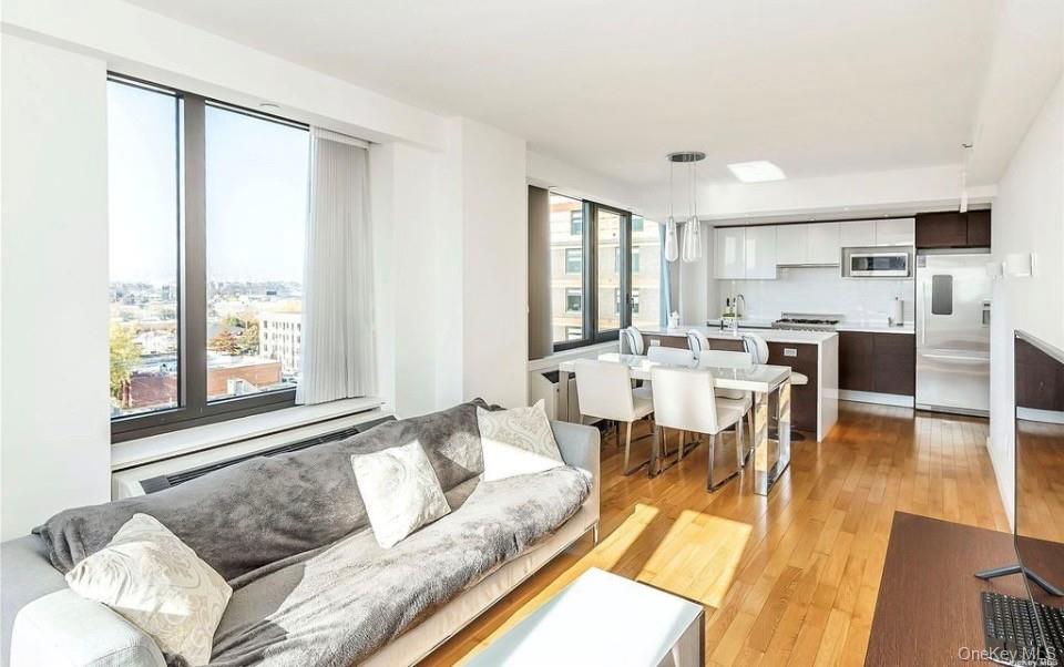 39-16 Prince Street 8E