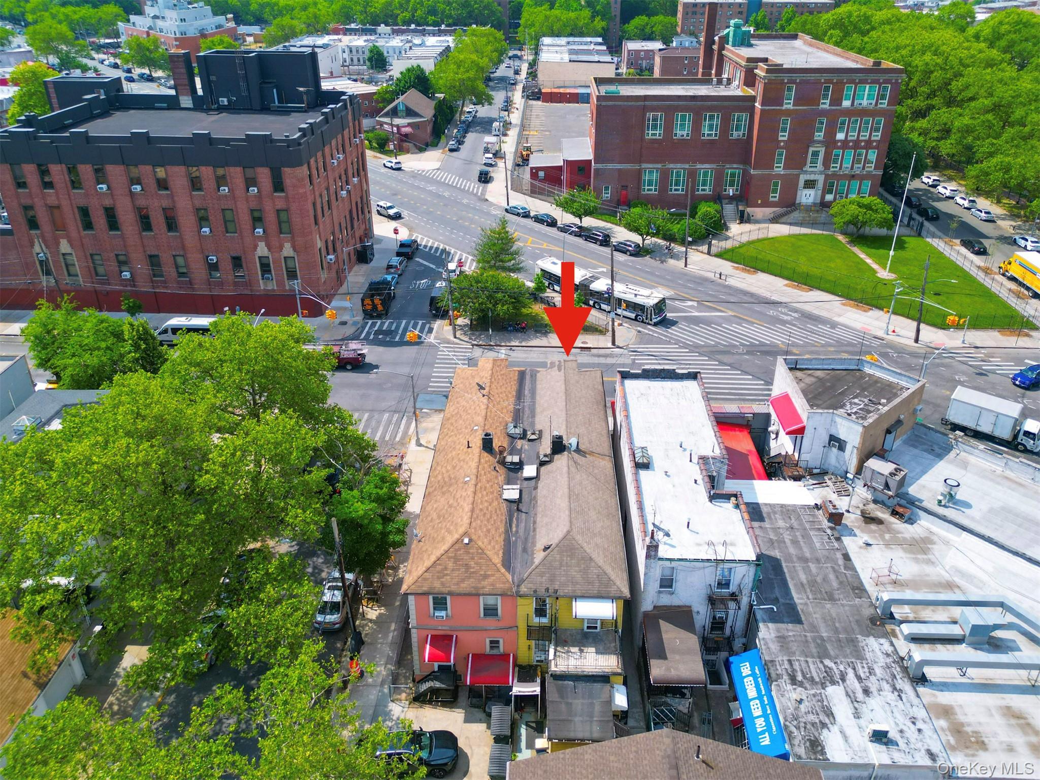 33 Avenue U
