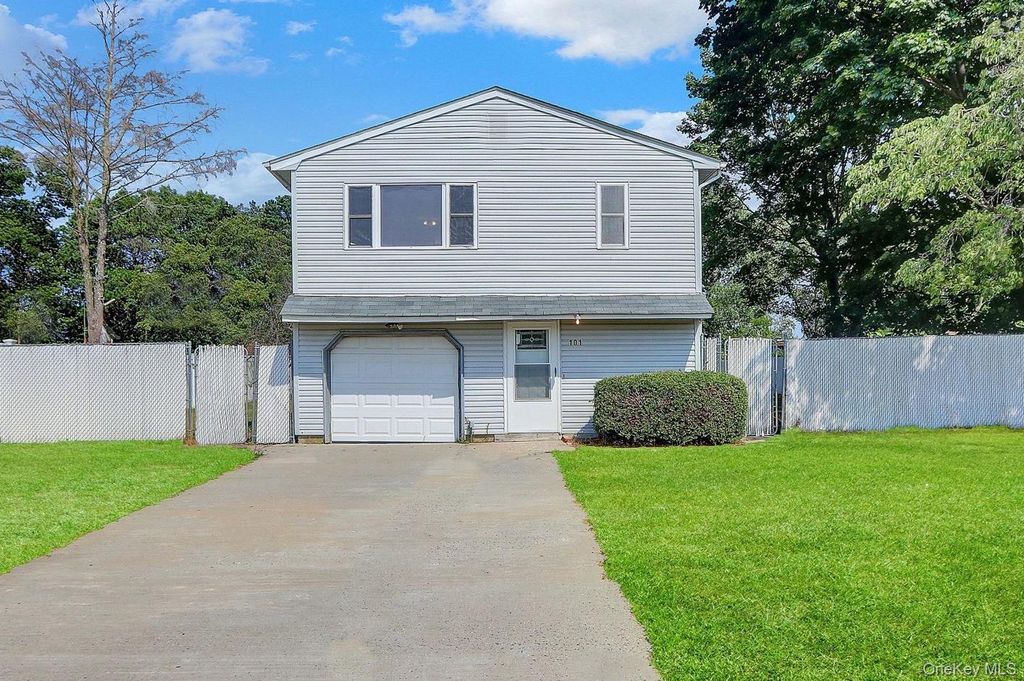 Photo of 101 Miller Avenue, Central Islip, NY 11722 (MLS # 923047)