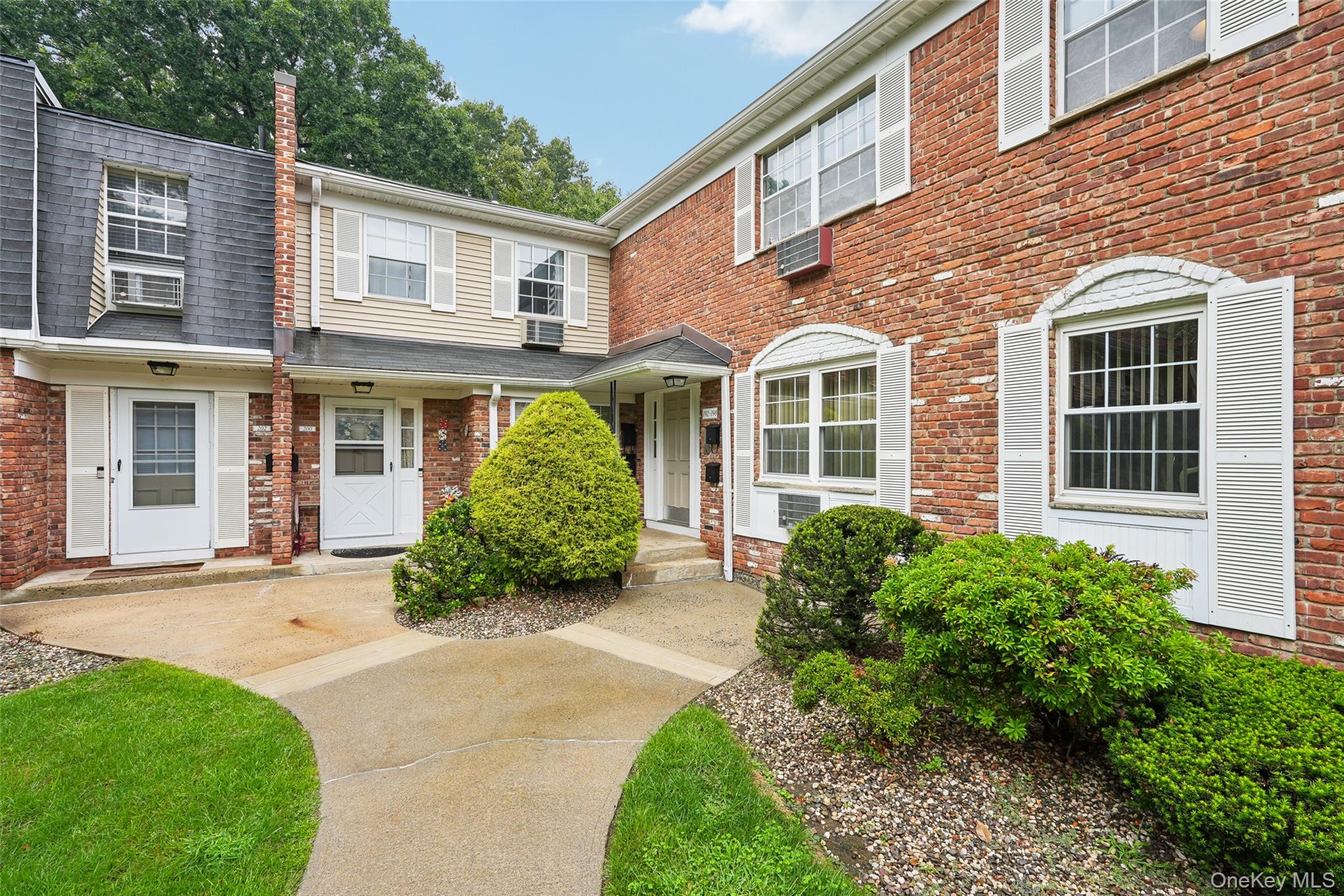 192 Doxbury Lane