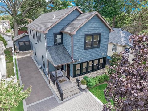 Photo of 237 Central Avenue, Lynbrook, NY 11563 (MLS # 914817)