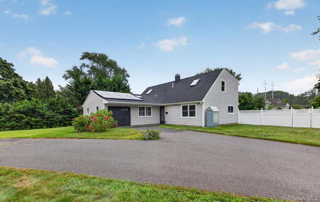 Photo of 178 Montrose Drive, Port Jefferson Station, NY 11776 (MLS # 1040095)