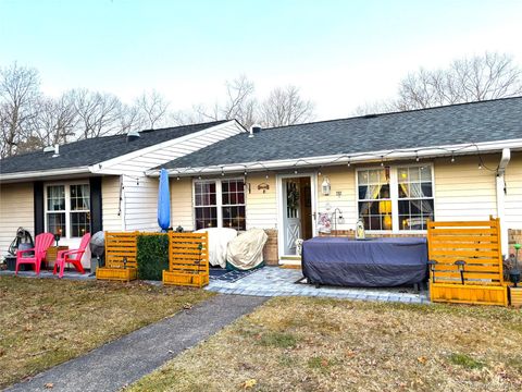 Photo of 418 Weymouth Court #B, Ridge, NY 11961 (MLS # 953029)