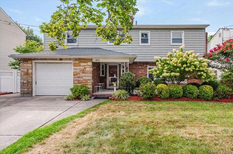 Photo of 405 Cornwell Avenue, Malverne, NY 11564 (MLS # 903148)
