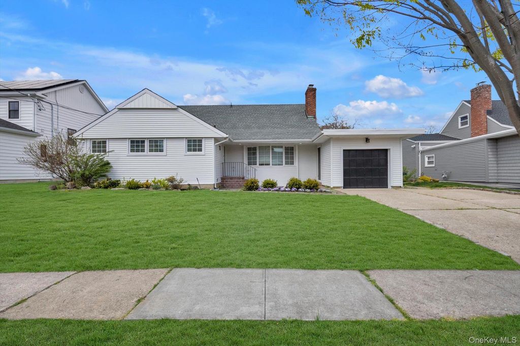 Photo of 10 Thompson Drive, East Rockaway, NY 11518 (MLS # 978046)