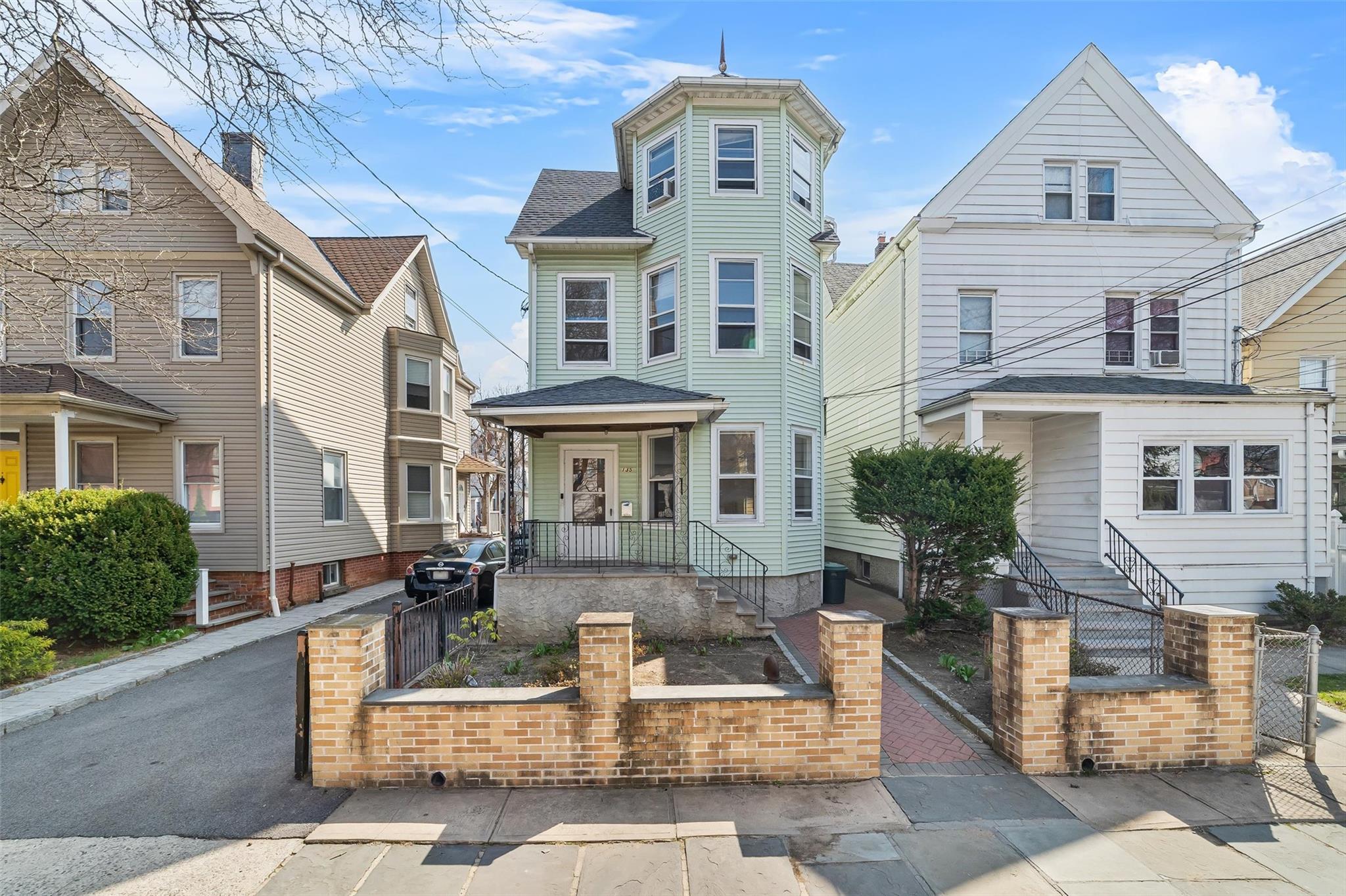 N 8th Avenue, Mount Vernon, New York - 4 Bedrooms  
3 Bathrooms - 