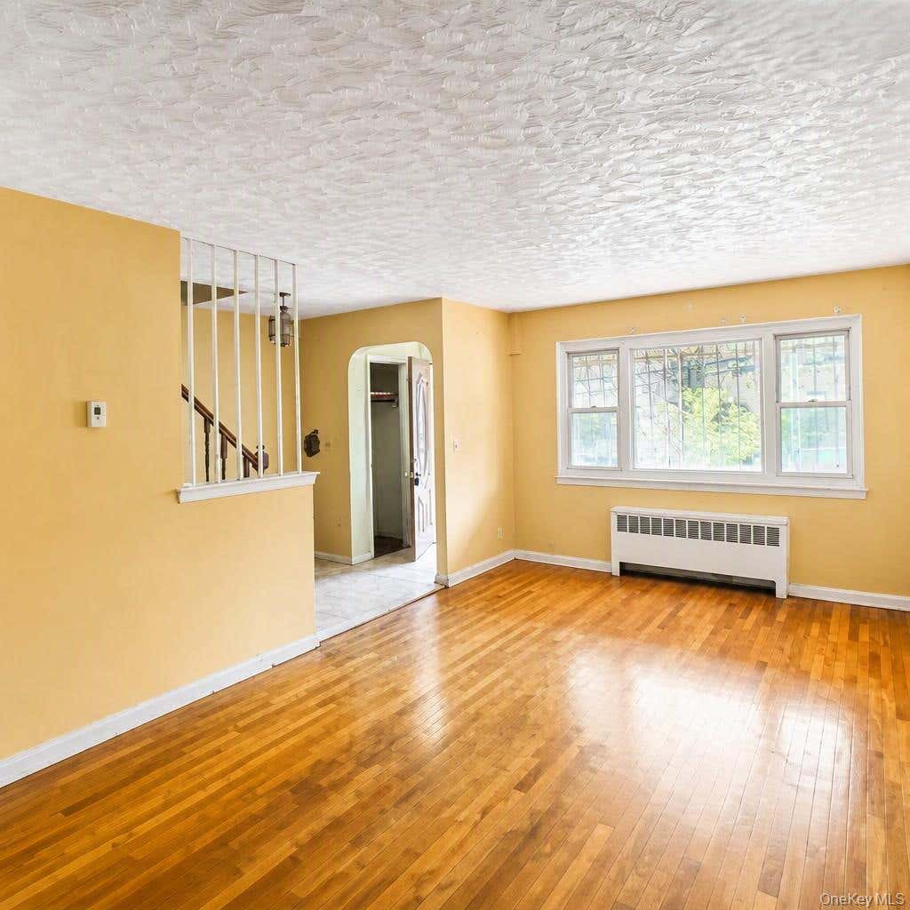 Photo of 3029 Matthews Avenue, Bronx, NY 10467 (MLS # 1040592)