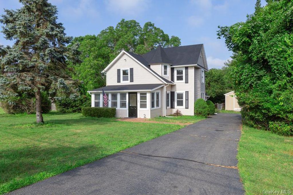 Photo of 48 Senix Avenue, Center Moriches, NY 11934 (MLS # 945248)