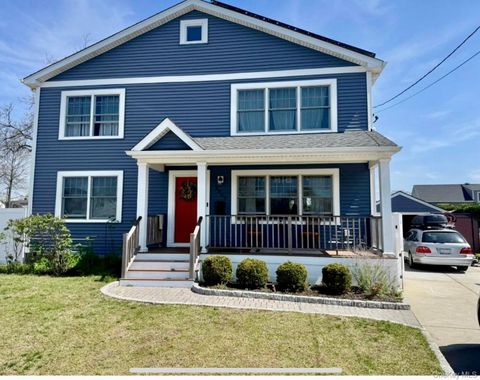 Photo of 3067 Xavier Court, Oceanside, NY 11572 (MLS # 923834)