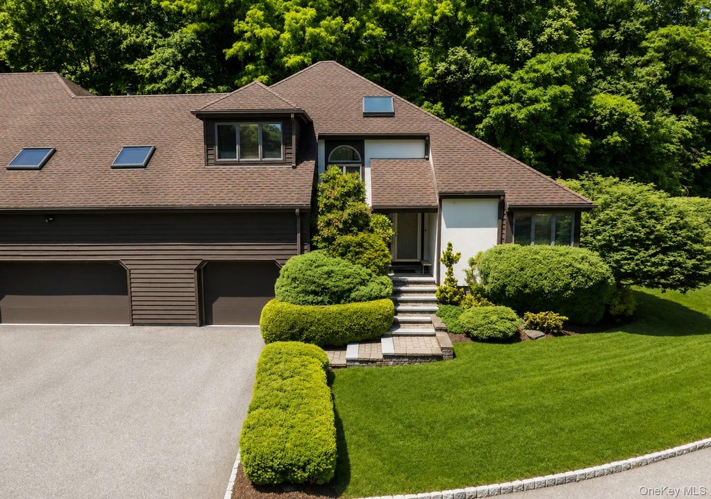Photo of 31 Cotswold Drive, North Salem, NY 10560 (MLS # 1033904)