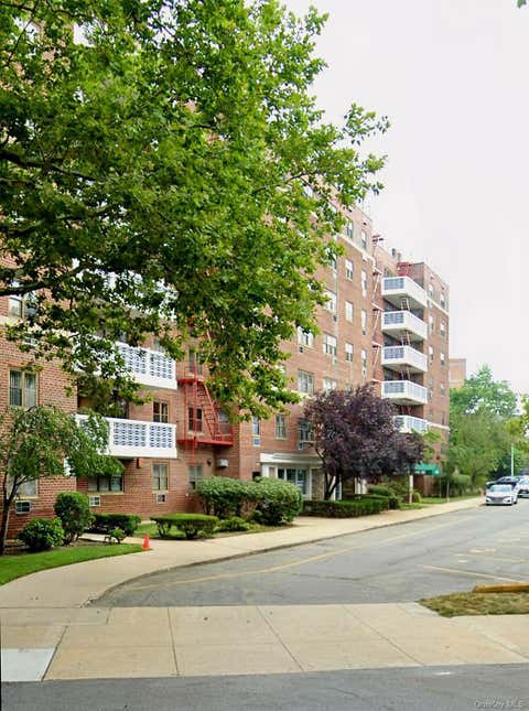 Homes For Sale - 86-10 151st Avenue #5N<br/> Howard Beach, NY 11414