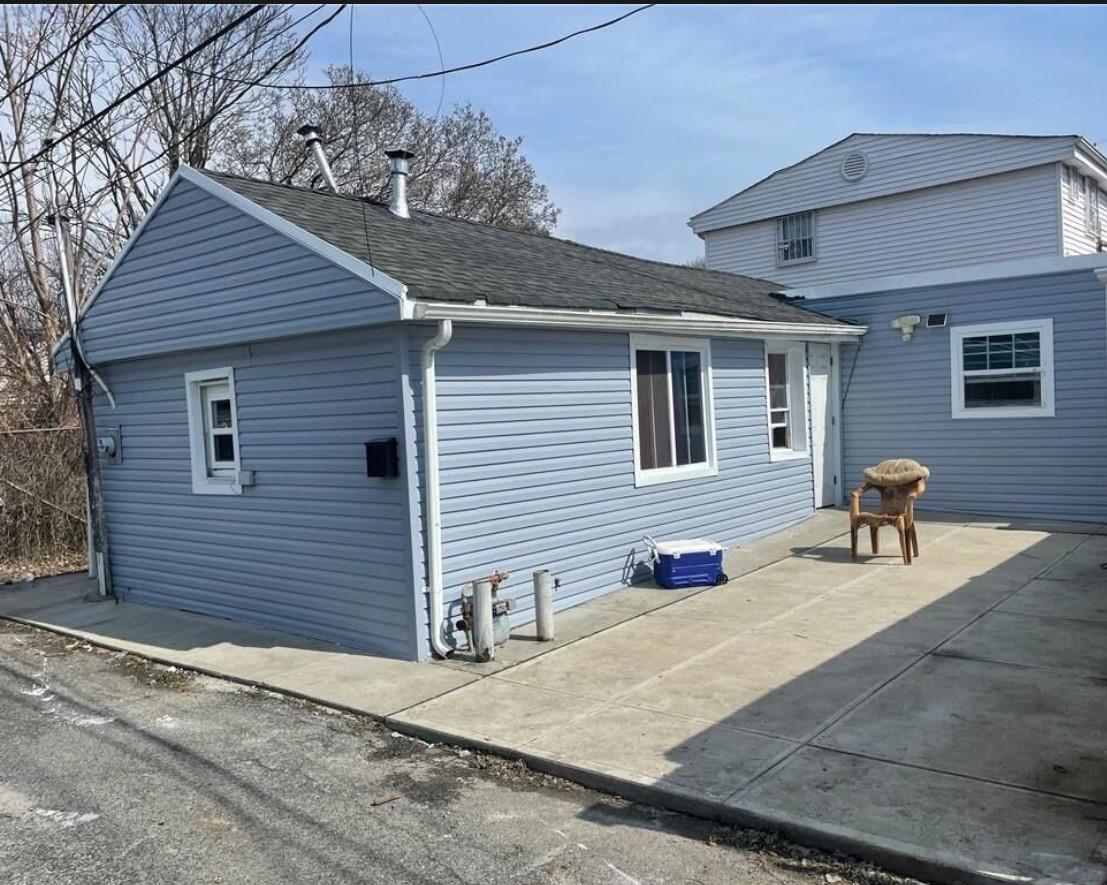 Harding Park, Bronx, New York - 3 Bedrooms  
2 Bathrooms  
7 Rooms - 