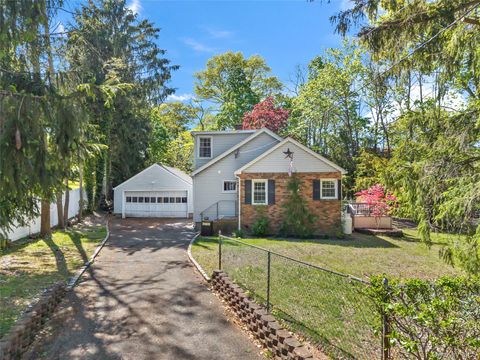 Homes For Sale - 5 Windsor Lane<br/> East Northport, NY 11731