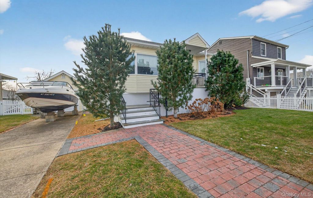 Photo of 20 Albert Road, Amity Harbor, NY 11701 (MLS # 957114)