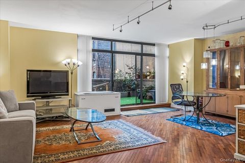 Photo of 400 East 70 Street, New York (Manhattan), NY 10021 (MLS # 932045)
