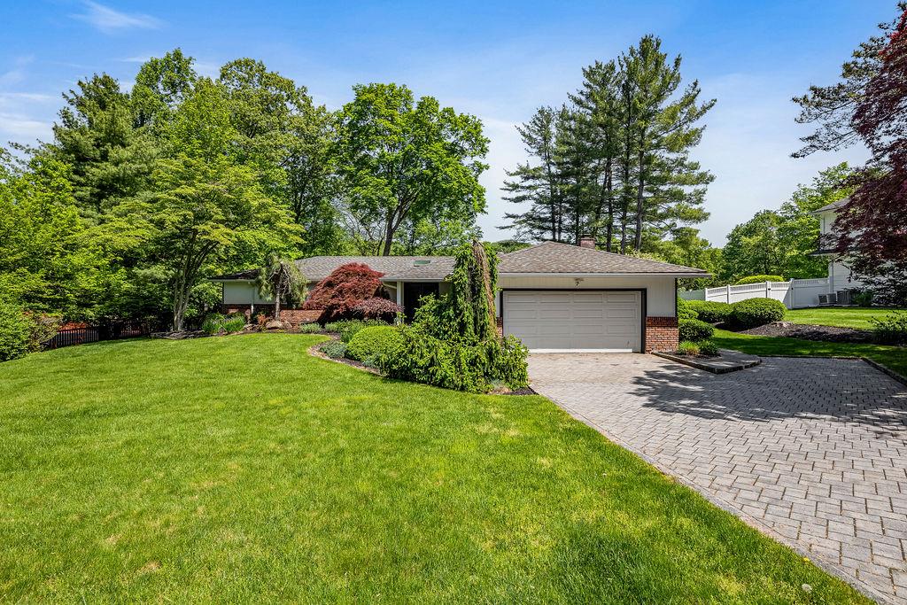 8 Beaumont Drive, New City, New York image 1