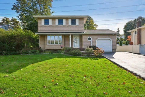 Photo of 26 Falcon Drive, Hauppauge, NY 11788 (MLS # 1059692)