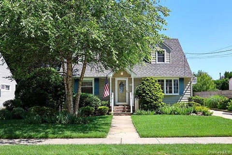 Homes For Sale - 219 Lindbergh Street<br/> Nassau County, Massapequa Park, NY 11762