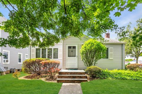 26 1/2 Ellwood Street Glen Cove NY 11542