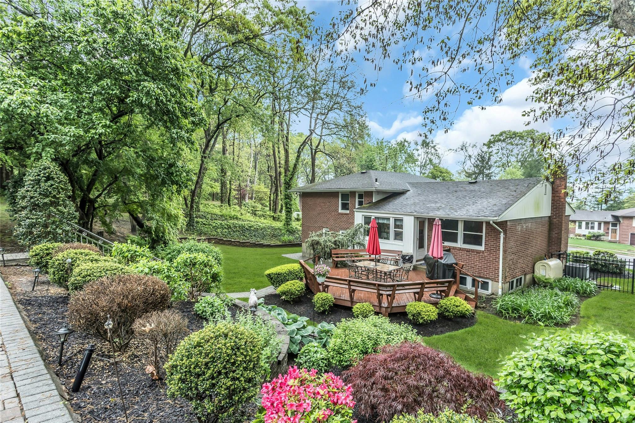 31 Elmwood Court, Plainview, New York image 26