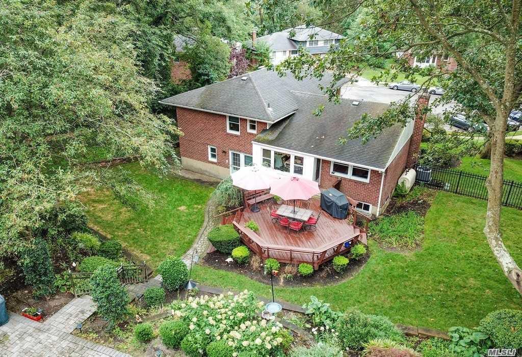 31 Elmwood Court, Plainview, New York image 5