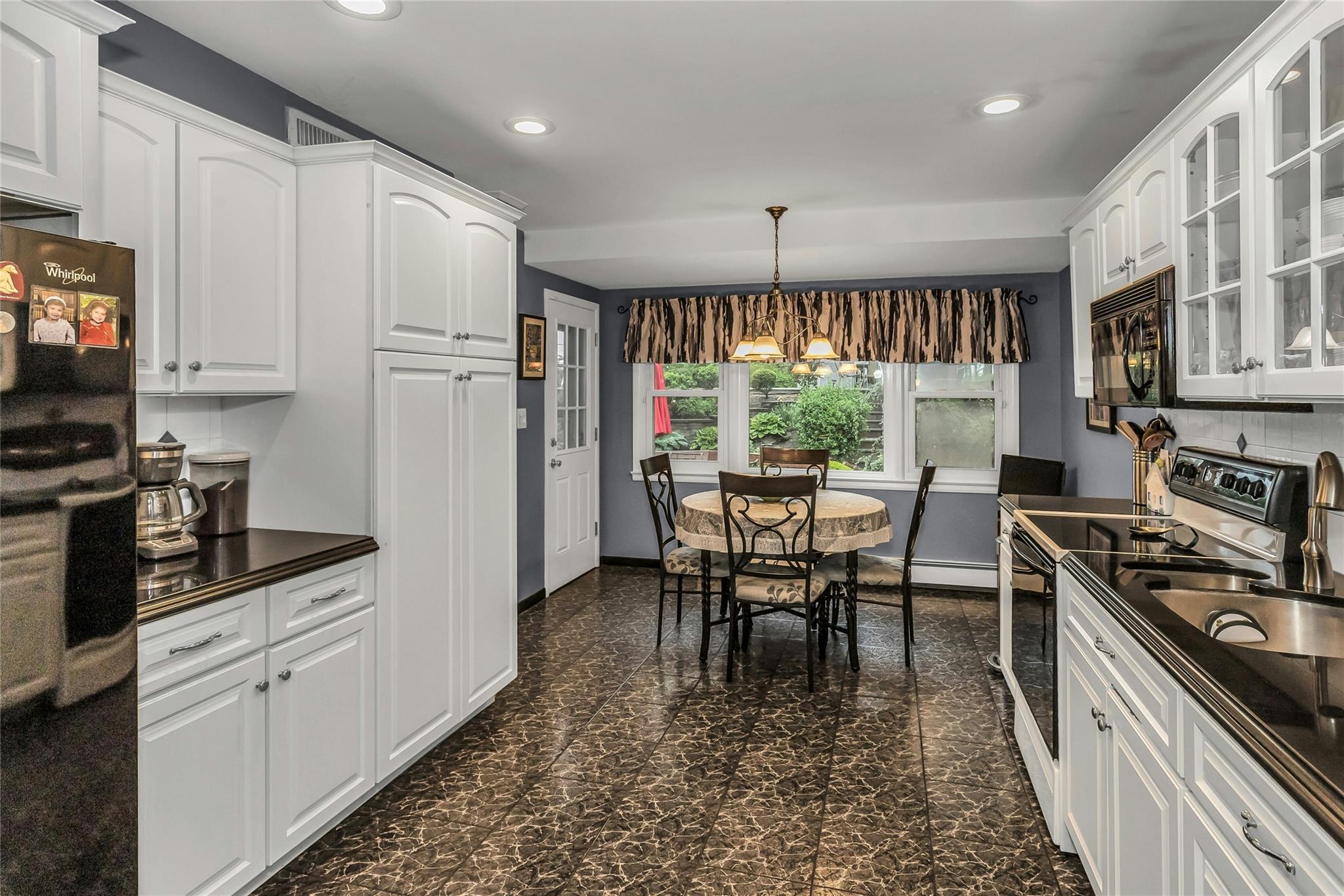 31 Elmwood Court, Plainview, New York image 6