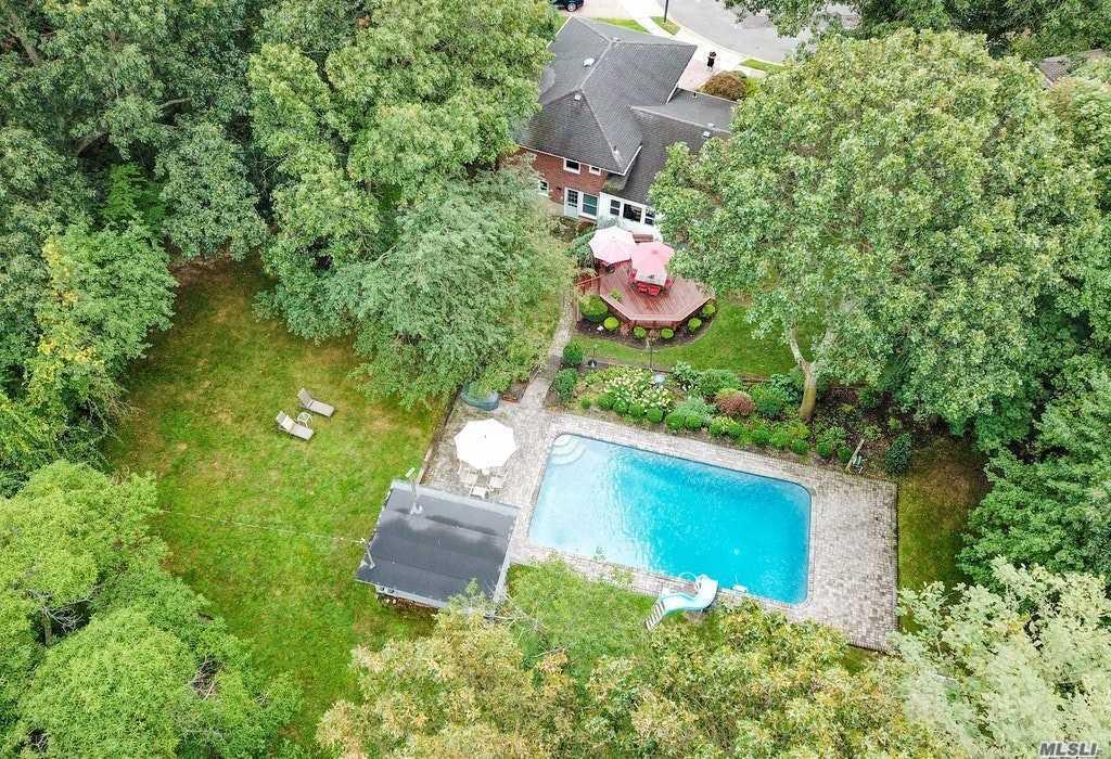 31 Elmwood Court, Plainview, New York image 28