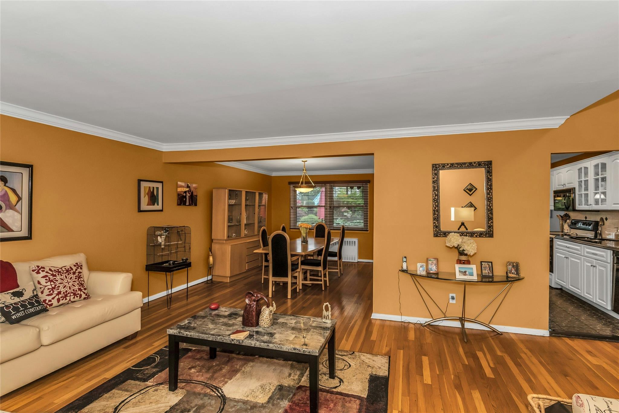31 Elmwood Court, Plainview, New York image 9