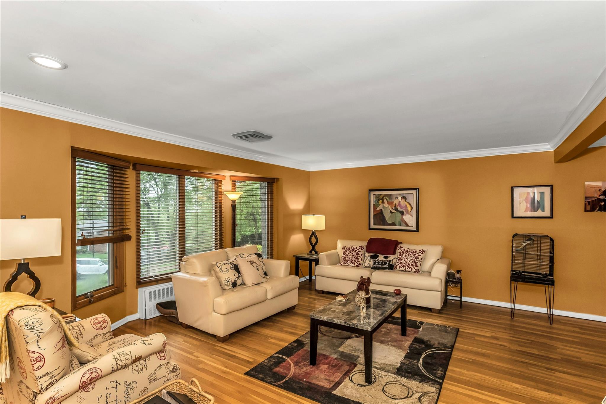 31 Elmwood Court, Plainview, New York image 8