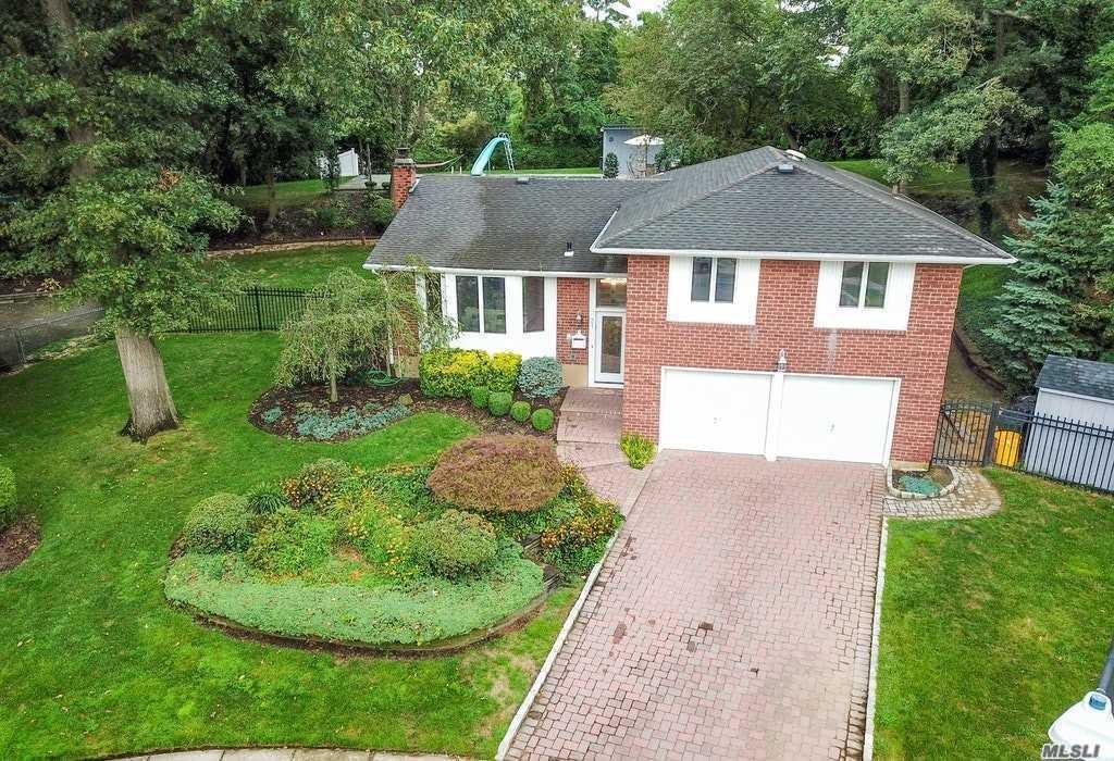31 Elmwood Court, Plainview, New York image 2