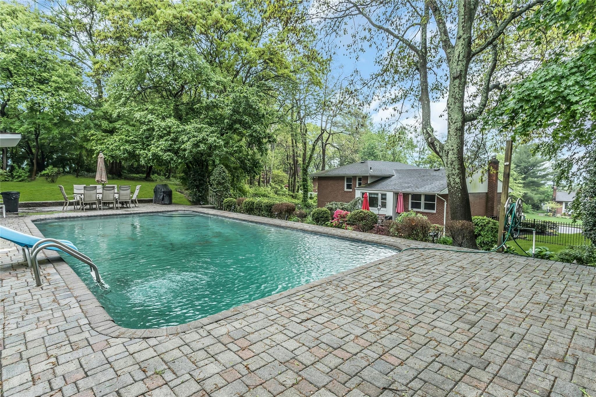31 Elmwood Court, Plainview, New York image 25