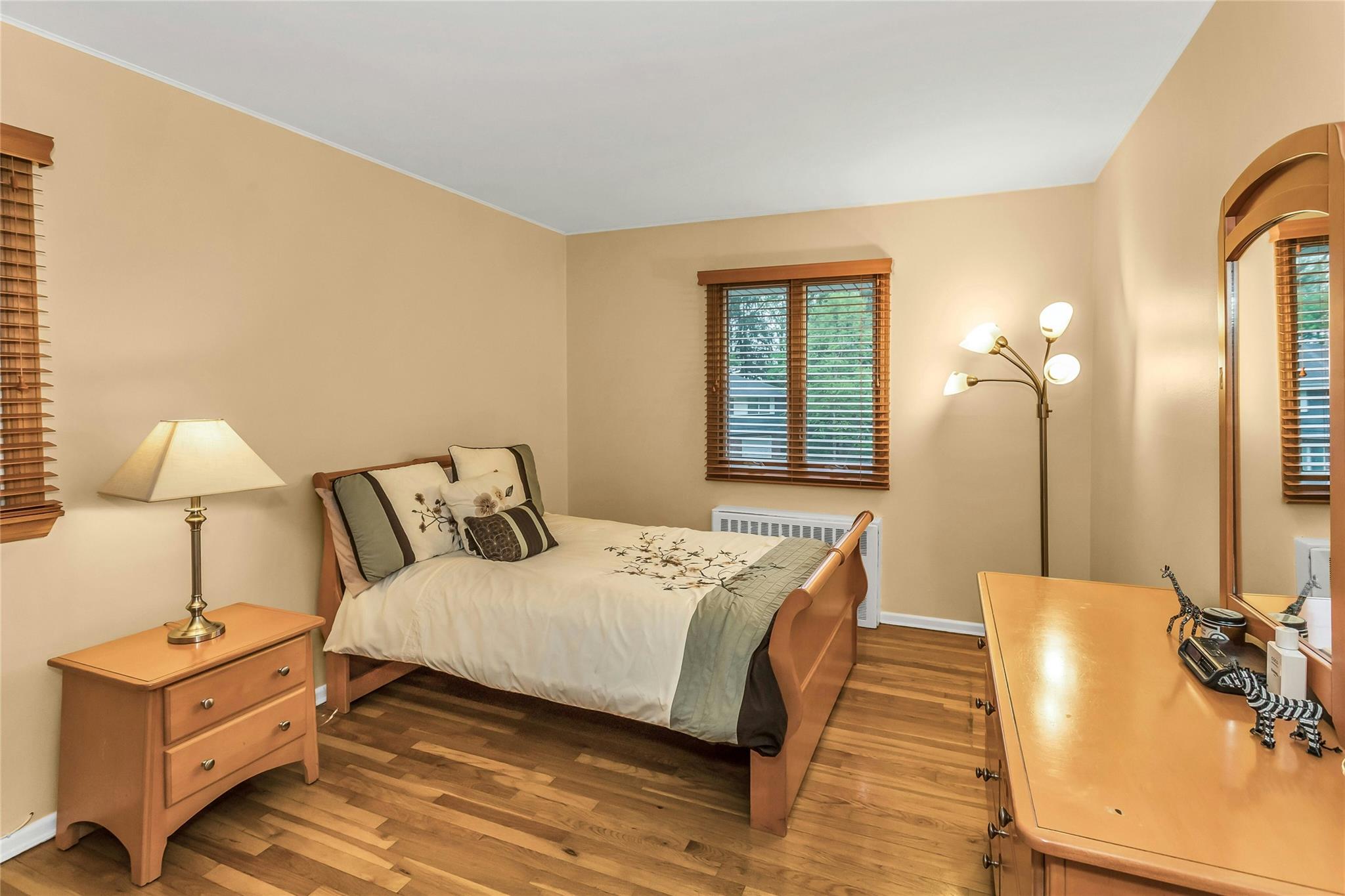 31 Elmwood Court, Plainview, New York image 17