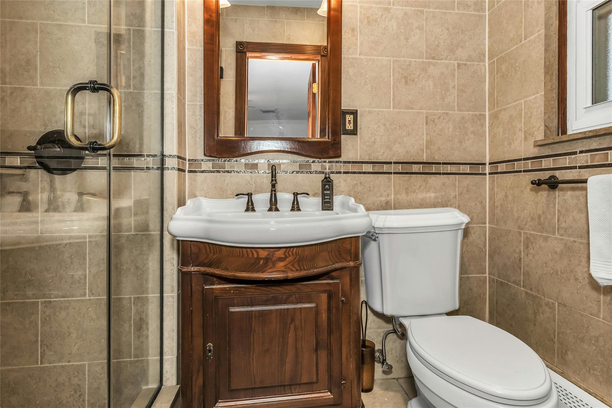 31 Elmwood Court, Plainview, New York image 15