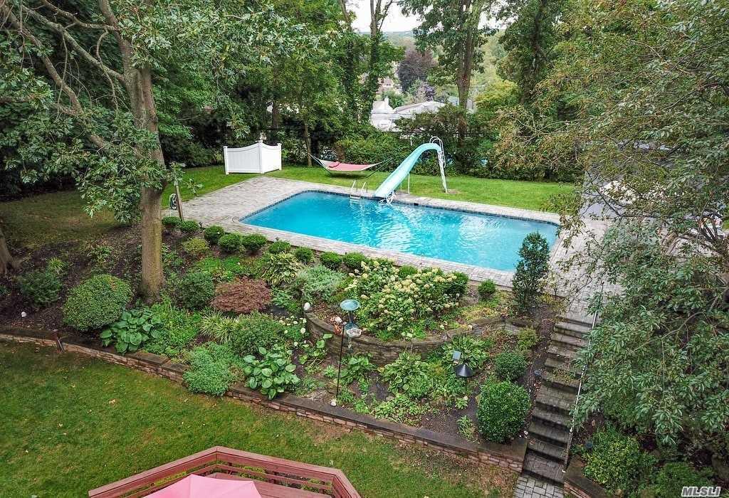 31 Elmwood Court, Plainview, New York image 4